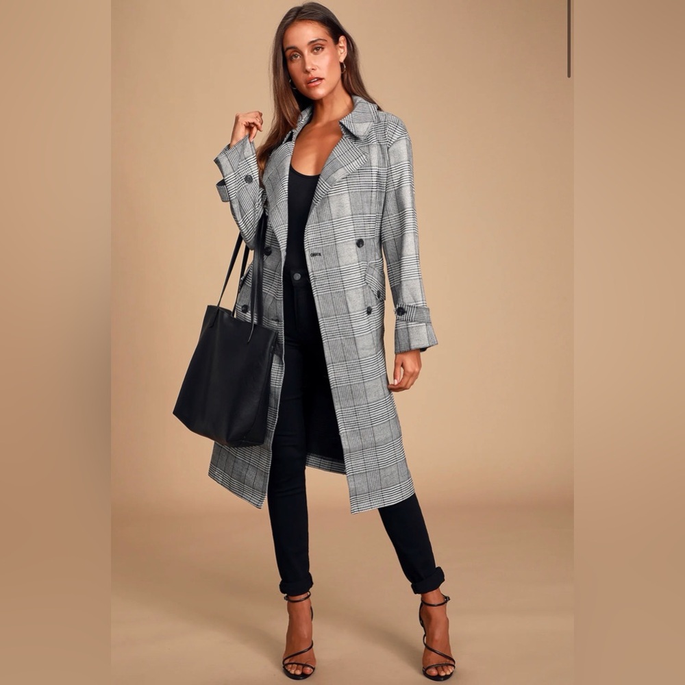 Lulu’s Midtown Black and White Houndstooth Plaid Double-Breasted Coat